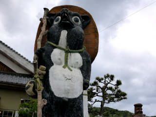 This tanuki looks ready to set off on a journey