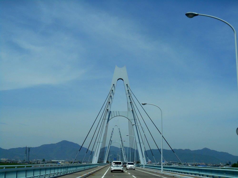 Crossing the Shikoku Saburo Bridge over the Yoshino River, on the way from Tokushima to Bando, where you can visit the&nbsp;Naruto German House and Bando POW Camp Site. This bridge, fairly new, was constructed in 1998.