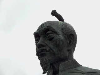 Close-up of the statue of Toyotomi Hideyoshi, who is enshrined in Hōkoku Shrine in Osaka