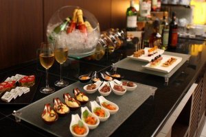 Welcoming Hors d&#39;oeuvre await you in the club lounge after a big day out