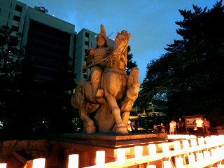 The statue of the first lord of Fukui Han (domain), Yuki Hideyasu, looks different tonight under the warm lights of the lanterns
