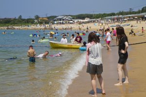 Keya draws good crowds but there&#39;s still plenty of room at the beach