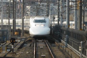 Shinkansen pulling into Nagoya Station