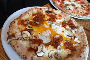 The Naples style pizzas at Pizzeria Sole &amp; Luna Hiro-o