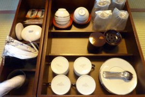 Upon entering our room, tea and coffee were waiting for us, plus a few Japanese sweets to enjoy it with&nbsp;