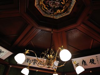 Looking up at the second floor ceiling of &#39;Gokin-do Hall&#39;. There is a brilliant carving of Phoenix on the ceiling.