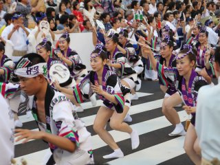 Happi Odori (Dance of women wearing Happi)