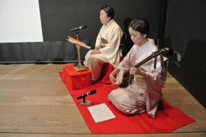 The singer and shamisen player