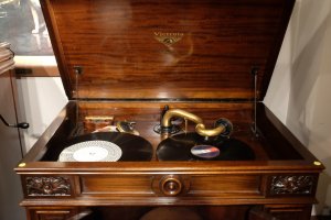 An old, acoustic crezenda gramophone from the 1927