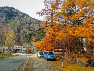 From Yumoto Onsen, the vibrant colors continue all the way up to Lake Yunoko