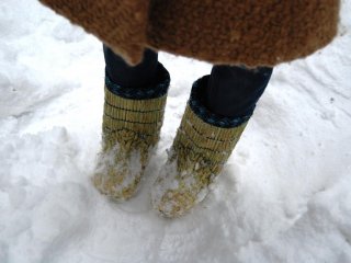 Walking in the snow in wara boots, and the feet stay warm and dry?