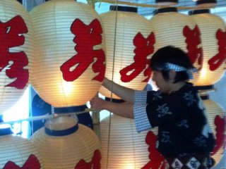 Steadying the poles of the Night Lanterns at the Kanto Festival in Akita After Dark