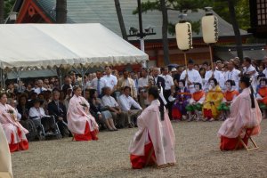 Nagoshi women dancers during Sumiyoshi Festival