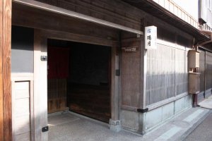 Minshuku Yougetsu located on the main street of Higashi Ochaya