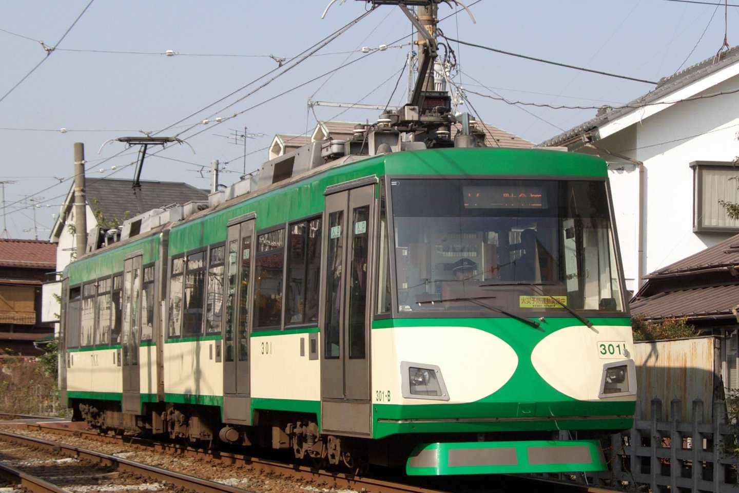 Tokyu Setagaya Line tram in action