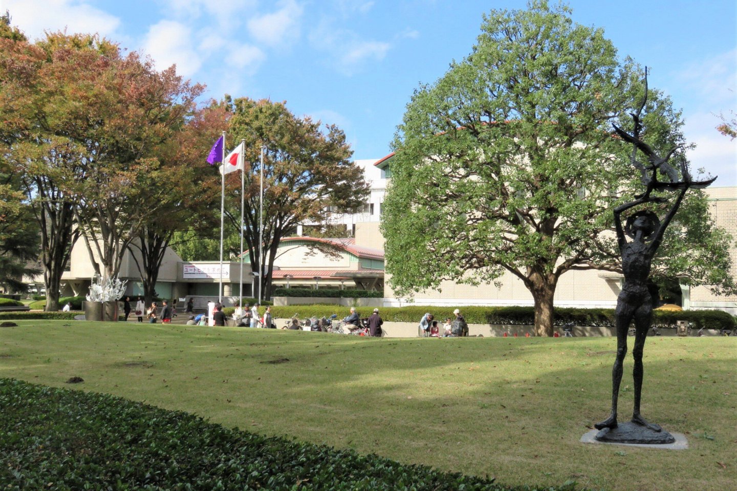 The spacious grounds of the museum