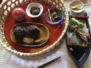 Turban shell, tasty "bakudan" onigiri, assorted sashimi.