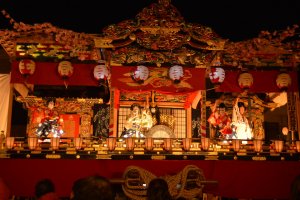 Kabuki at the Spring Festival stalls