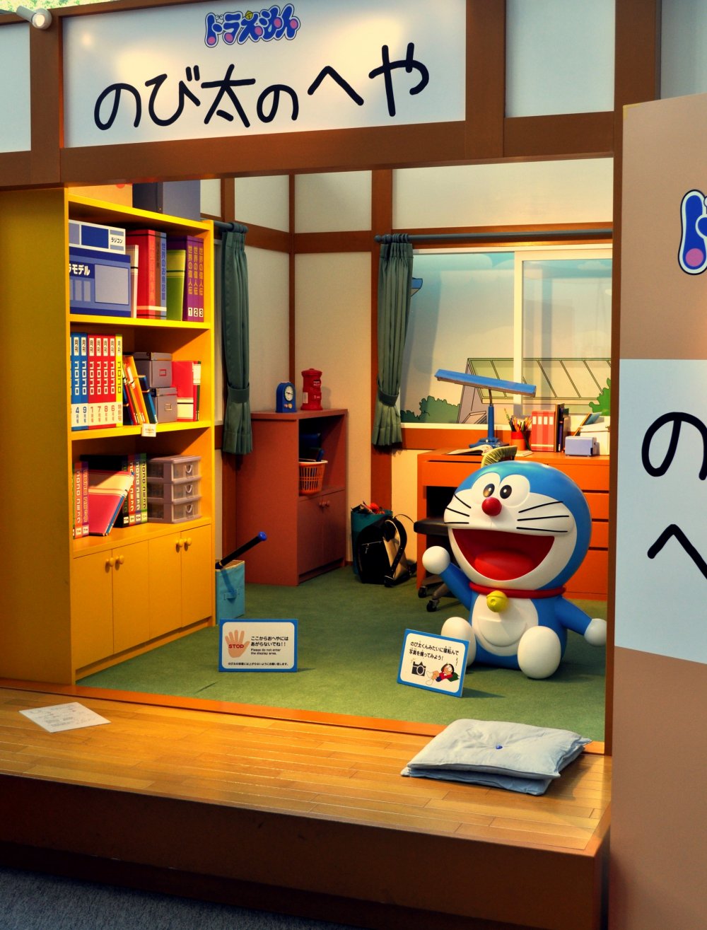 Get your picture taken with the happy face of Doraemon