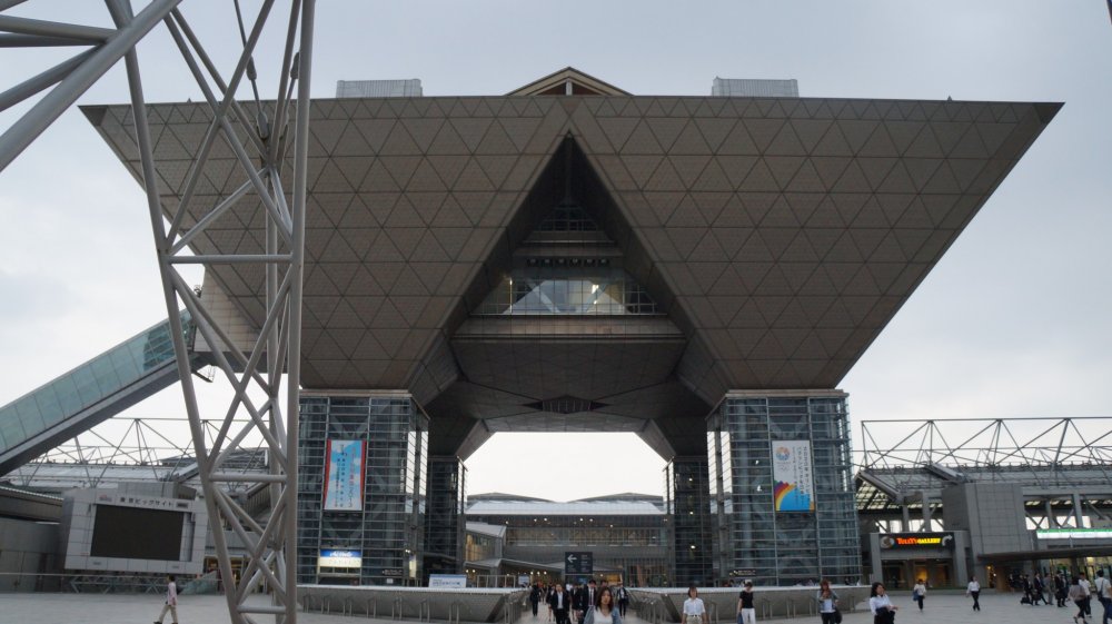 The 58-meter Conference Tower consists of four inverted pyramids and is an iconic feature of Tokyo Big Sight.