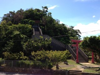 This shrine built into the densely covered hill is the focal point of Sukubu Park