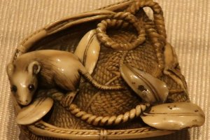 A highly detailed rat in a basket netsuke