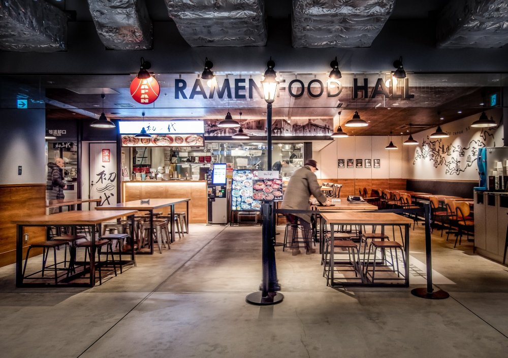 Located on the first floor is a food hall where you can find many 'Ramen' (noodle), restaurants