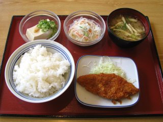 A classical tonkatsu set meal