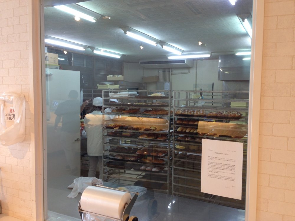 In the morning to the early afternoon the staff can be seen preparing new batches of baked goods