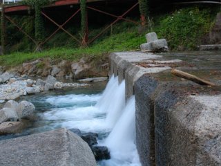 Watch the Arayu river gush into the Shima river