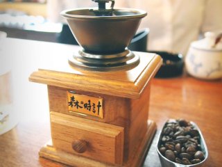 You are required to ground your own coffee using this nifty mini coffee grinder that works in a clockwise direction.