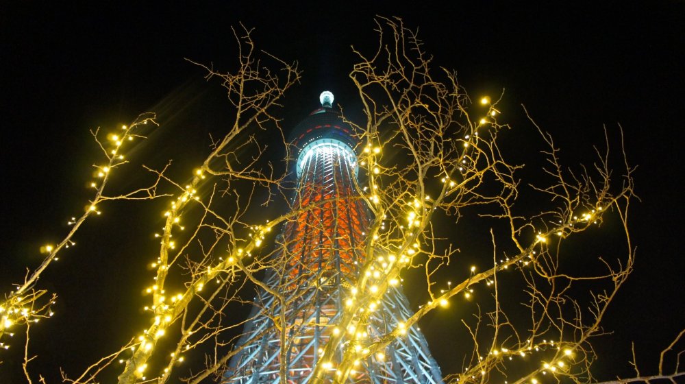 Christmas lights with the Skytree in the background as seen from the 7th floor of the&nbsp;Solamachi&nbsp;Mall
