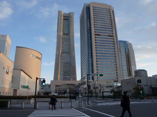 The Yokohama Landmark Tower is directly&nbsp;accessible from&nbsp;Sakuragi-cho&nbsp;station; it&nbsp;has offices up to the 48th&nbsp;floor, while on the floors 49-70 you can find a 5-star hotel. There is also&nbsp;an observatory. This view here&nbsp;is taken from the traffic square opposite&nbsp;the Yokohama Museum.