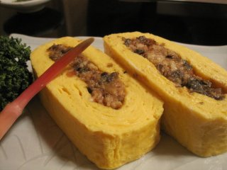 Umaki, omelet yang diisi dengan unagi (belut)