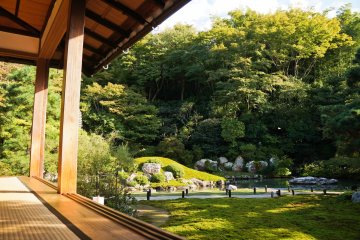 <p>สวนและสระริวจินโน (Ryujin-no pond)&nbsp;ออกแบบโดย Soami ในช่วงยุคมุโรมาจิ (Muromachi era)</p>
