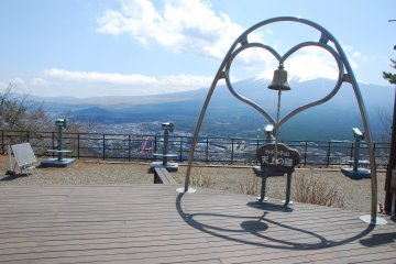 <p>The Bell of Tenjo บนยอดเขา Mt.Tenjo</p>