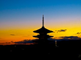 Tháp Yasaka-no-to lúc chạng vạng