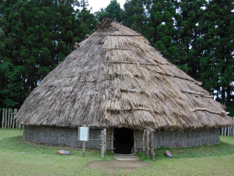 <p>Huts that were once houses to people during the Yayoi Period in Japan.</p>