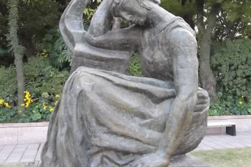 <p>A statue on the forecourt</p>