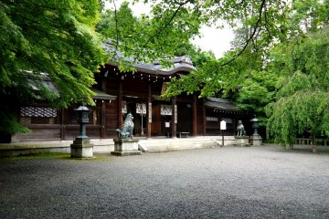 <p>Main hall of Oishi Shrine</p>