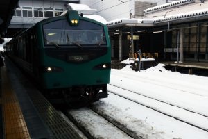 The train pulls into Akita Station on winter&#39;s day.