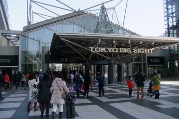 <p>Over 10 million visitors per year come to these facilities</p>