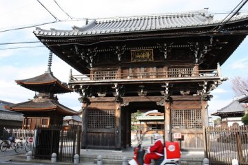 Arako Kannon Temple 