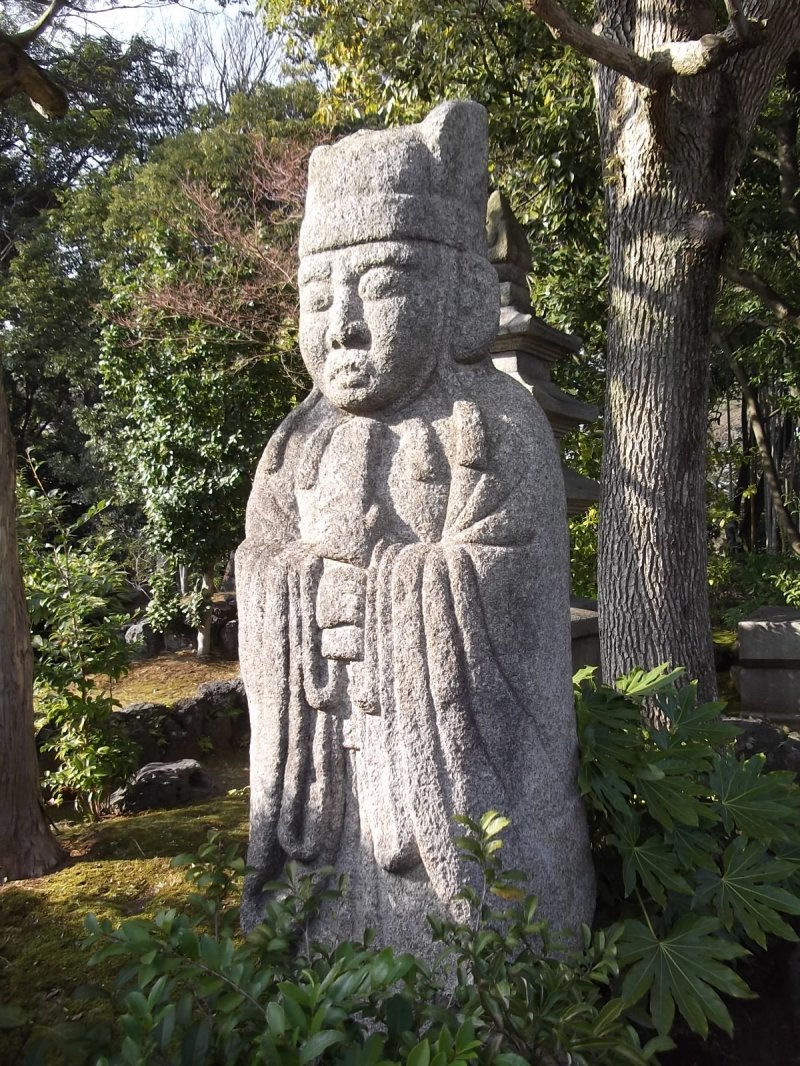 <p>One of the statues guarding the side entrance</p>