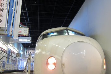 <p>หัวรถไฟความเร็วสูงกับสถานี ภายในพิพิธภัณฑ์</p>