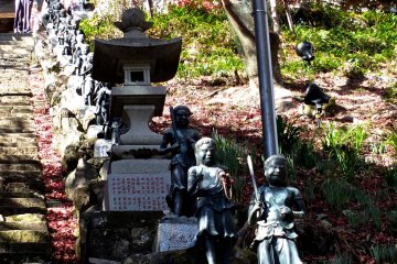 <p>Both side of the stairs leading up to the temple are lined with dozens of beautiful statues</p>
