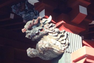 You will also see an uncommon creature under the roof of the main hall. It is the “Kirin”, an animal who has the face of a dragon, the tail of a bull, and hooves of a horse.