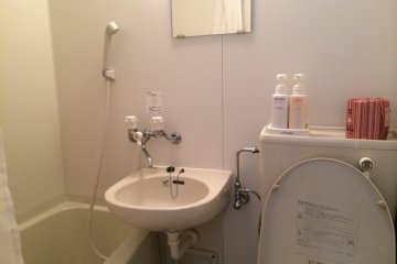 <p>ห้องน้ำ มีอ่างอาบน้ำให้แช่น้ำอุ่น สบายสุดๆ</p>