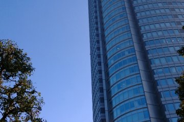 <p>ยิ่งสูงยิ่งสวย : ตึก Roppongi Hill แหล่ง Shopping &amp; Lifestlye มีระดับของมหานครโตเกียว ซึ่งบนชั้นที่ 52 นั้นก็คือที่ตั้งของ Tokyo City View จุดชมวิวเมืองที่สวยที่สุดแห่งหนึ่งของโตเกียว</p>