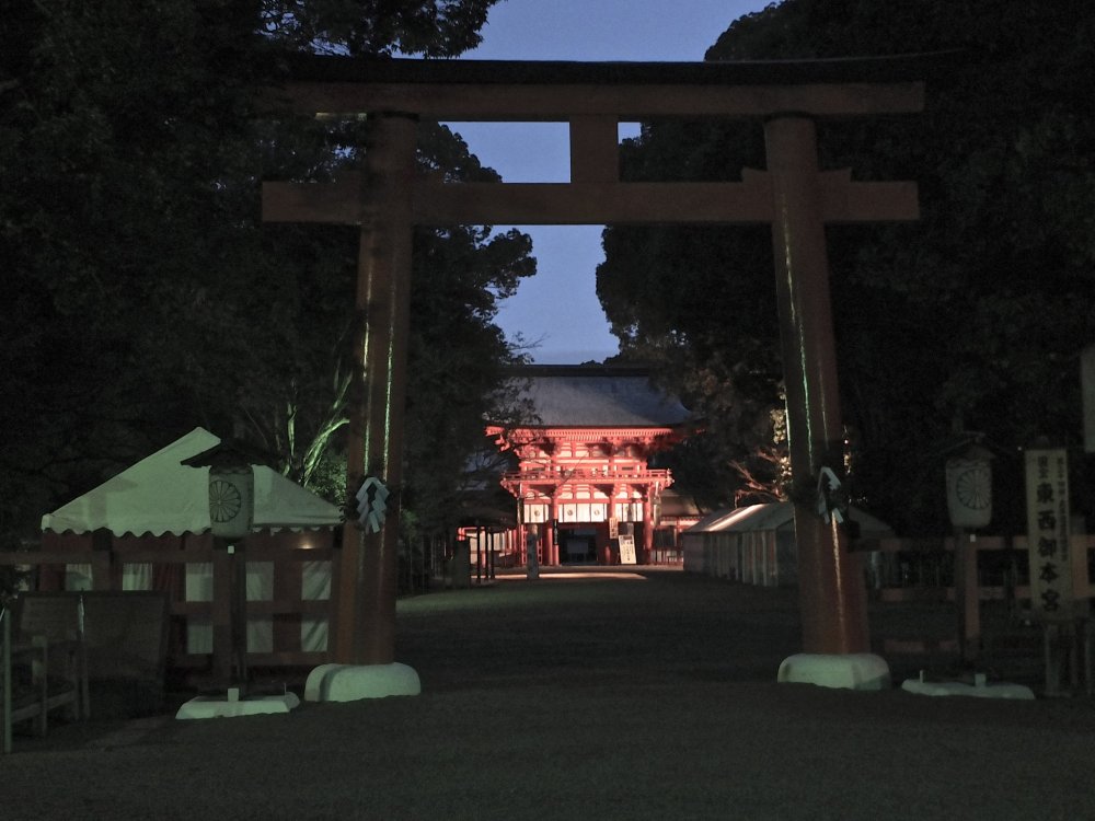 At just after 6AM, the shrine was dark, cold, and mysterious